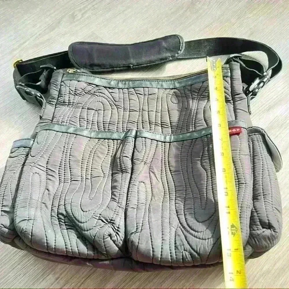 SKIP HOP BLACK BAG  WITH DIAPER STATION MOMMY BAG - Picture 4 of 16